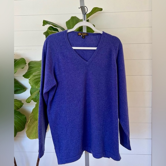 Loro Piana 100% Cashmere V-Neck Sweater – Violet - Picture 6 of 6
